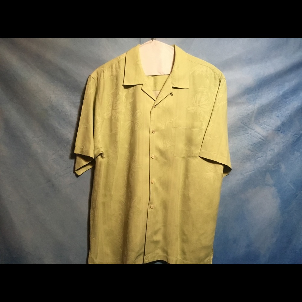Men’s Tommy Bahama L casual wear button down shirt